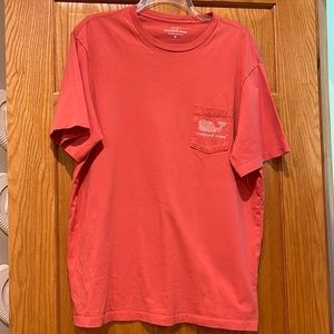 Vineyard Vines men’s medium tshirt salmon colored gently worn